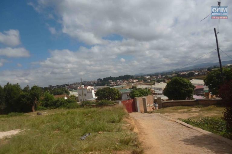 A vendre terrain de 700 M2 à Andranomena Ambohimanarina