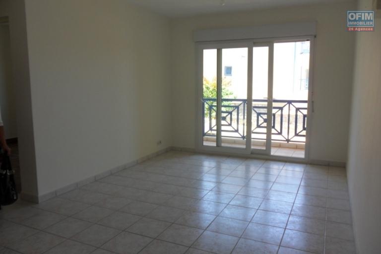 Un appartement T2 dans une résidence à 15mn en voiture du Lycée à Ambatobe ( CONTACT LALAINA 034 08 583 76 )