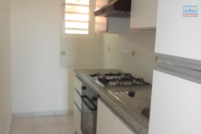 Un appartement T2 dans une r&eacute;sidence &agrave; 15mn en voiture du Lyc&eacute;e &agrave; Ambatobe ( CONTACT LALAINA )