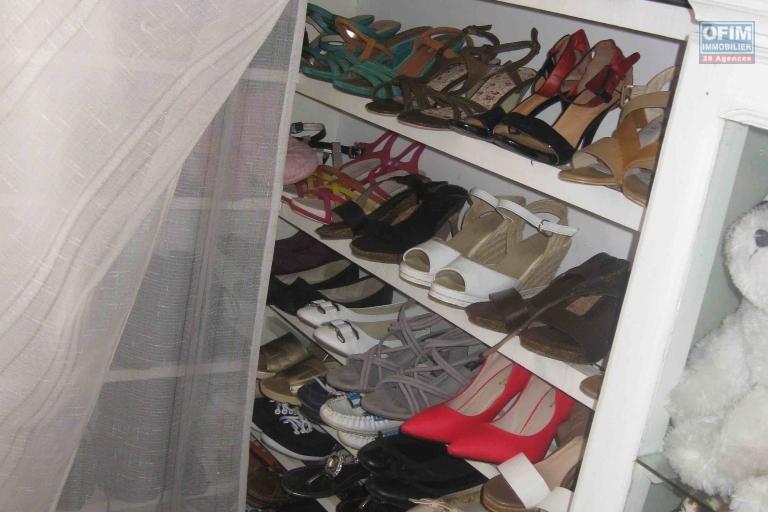 A vendre  villa F5 avec piscine &agrave; Mandrosoa Ivato sur 200M2 de surface habitable. Contact Mr Jacky