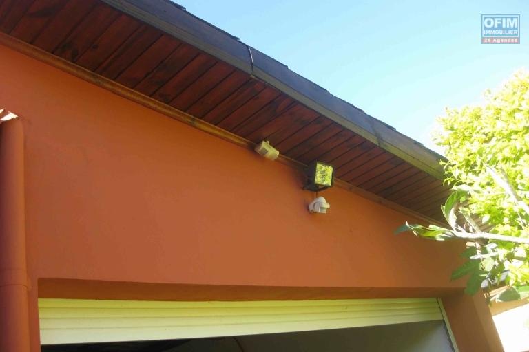 A vendre  villa F5 avec piscine &agrave; Mandrosoa Ivato sur 200M2 de surface habitable. Contact Mr Jacky