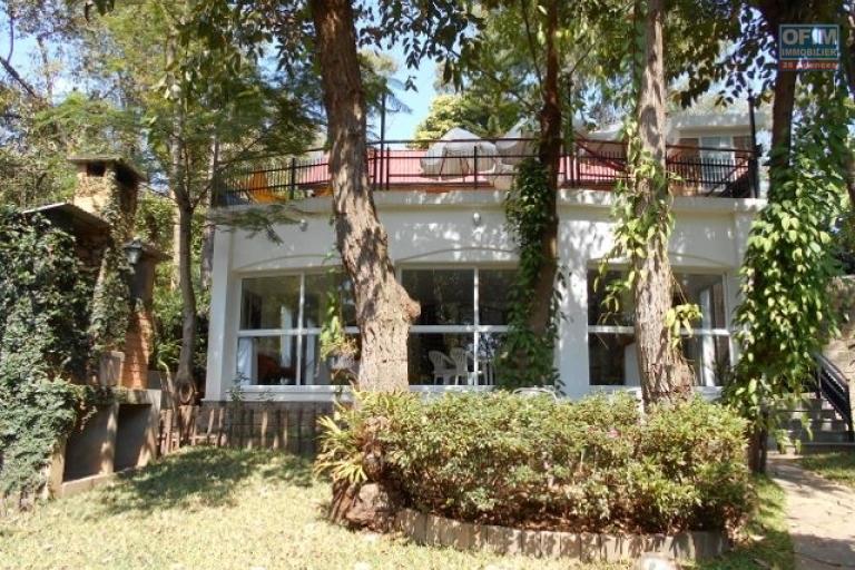 A louer une villa F5 dans une grande propriété à Ambohitrarahaba Antananarivo