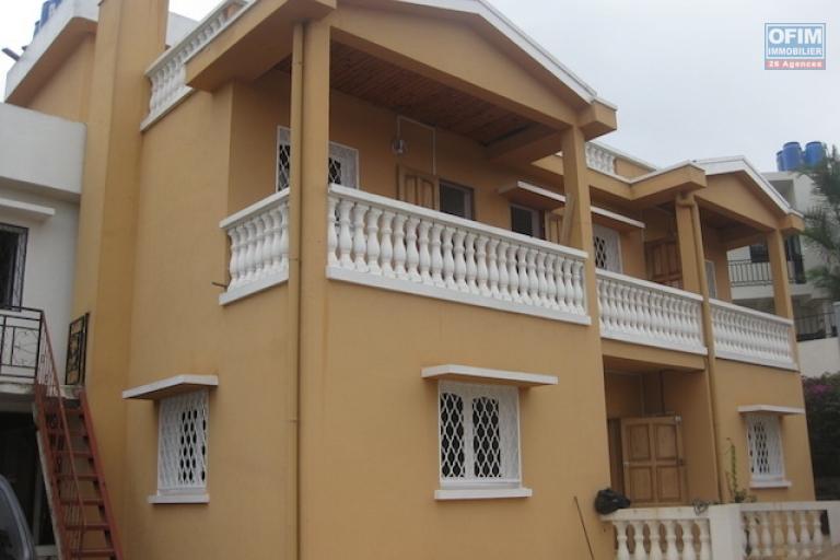 A louer une  belle villa à étage de type F7 dans un quartier résidentiel à Ambodirano Ivato