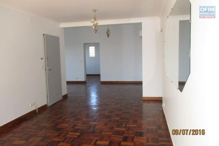 OFIM propose à la location un appartement T5 à Ambatobe