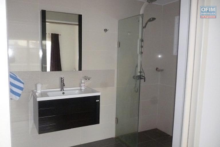 A louer un duplex de haut standing de type T5 dans une r&eacute;sidence bien s&eacute;curis&eacute;e dans le centre ville situ&eacute; au cit&eacute; planton. Contact Mr Jacky 034 02 443 04