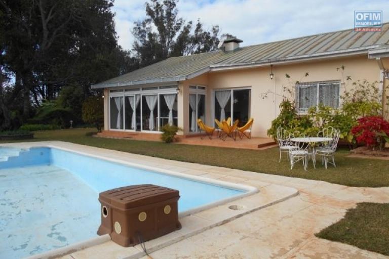 A louer un villa F5 avec piscine dans une grande propriété à Ambohitrarahaba Antananarivo