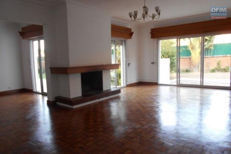 A louer une villa F6 dans un quartier résidentiel à Tsiadana Antananarivo