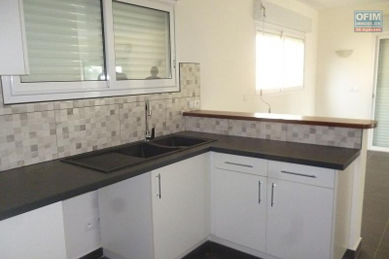 A louer une villa neuve de standing à étage fraîchement construite au norme sise à Mandrosoa Ivato
