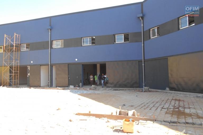 A louer 4 entrepôts neufs à 10m de la route principale à Ambohibao Antananarivo