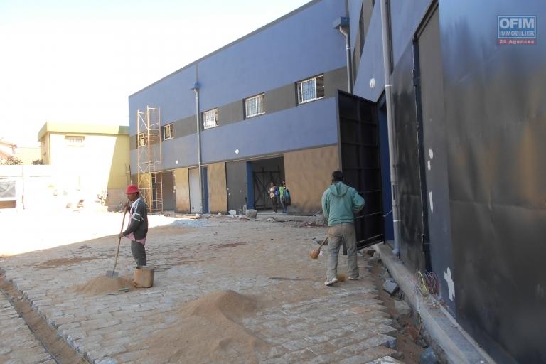 A louer 4 entrepôts neufs à 10m de la route principale à Ambohibao Antananarivo
