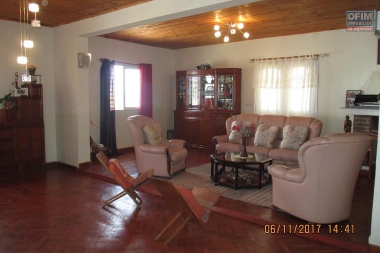 OFIM offre en location une villa F4 neuve meublée à Ambolokandrina