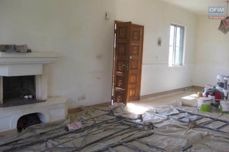 A louer une belle villa F4 dans une résidence bien sécurisée à deux pas du lycée français d'Ambatobe (NON DISPONIBLE)