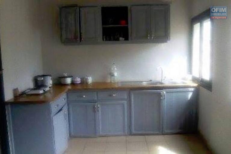 A louer un grand immeuble R+3  idéal pour bureau ou tout type de projet d'activités au bord de la route principale  à Andranomena (NON DISPONIBLE)