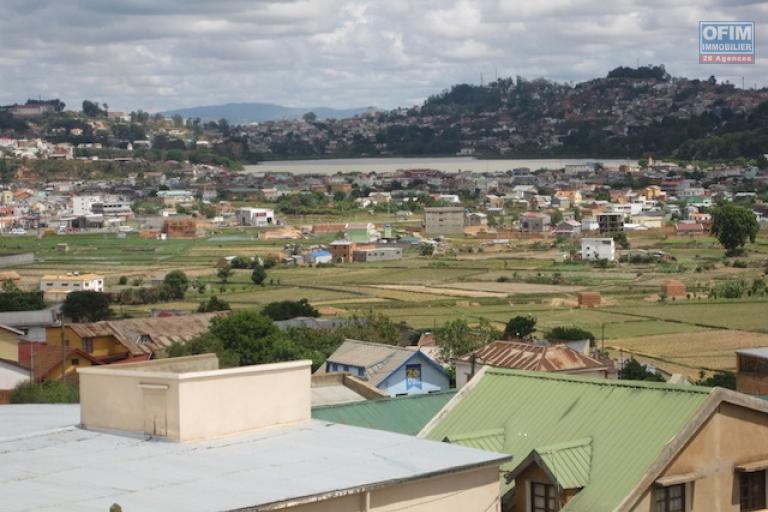 A louer des appartements meublés de haut standing dans un immeuble R+3 avec une vue panoramique à Alasora