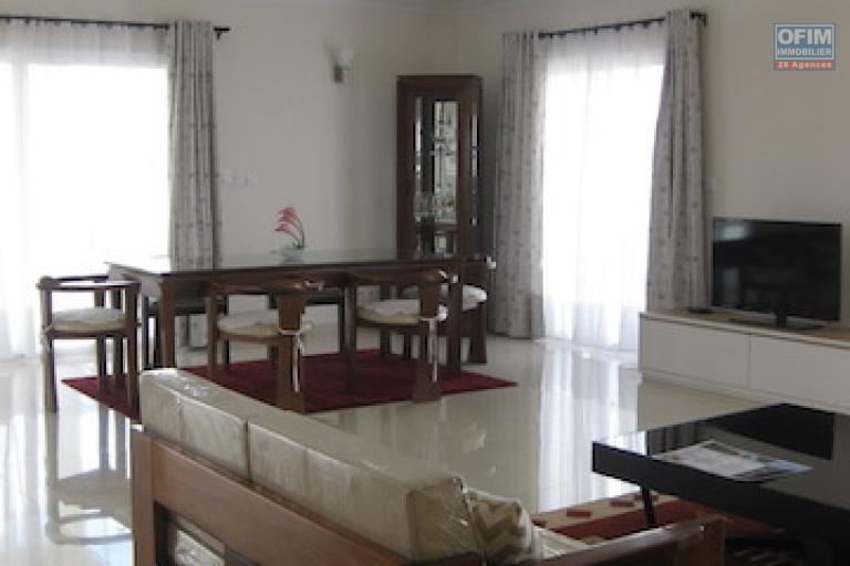 A louer des appartements meublés de haut standing dans un immeuble R+3 avec une vue panoramique à Alasora