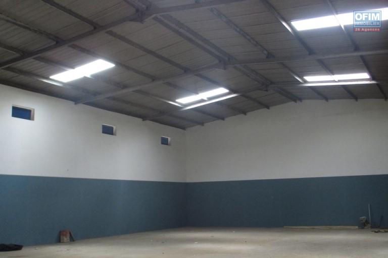 OFIM offre en location un entrepôt de 400m2 sur By pass Ambohimangakely