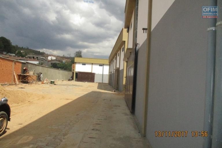 OFIM offre en location des  entrepôts neufs  sur By pass Ambohimangakely