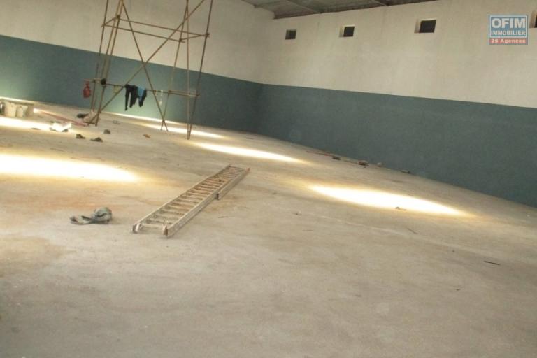 OFIM offre en location un entrepôt de 400m2 sur By pass Ambohimangakely