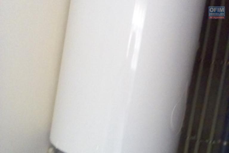 a vendre petite villa T3  &agrave; finir sur terrain de 600 m2 Ambatobe. Contact Mr Jacky