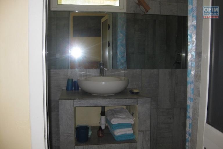 A louer un studio meublé et équipé avec piscine se trouvant au bord de la route principale à Imerinafovoany (NON DISPONIBLE)
