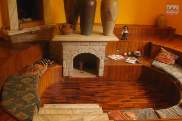 A louer une grande villa meublée F4 dans un endroit calme et sécurisé à Antanetibe Ivato (NON DISPONIBLE)