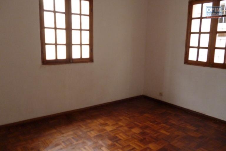 A louer une villa basse F4 dans un quartier résidentiel à Ivandry (NON DISPONIBLE)
