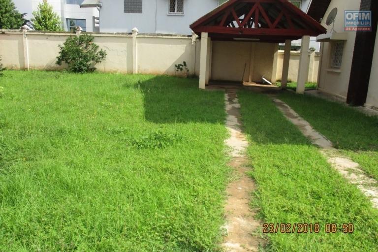 OFIM offre en location une villa F7 à usage mixte à Ankadimbahoaka Tanjombato ( NON DISPONIBLE )