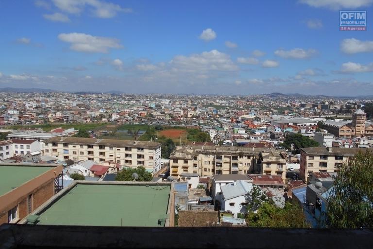 Un appartement T4 en duplex  à Fort Voyron Antananarivo