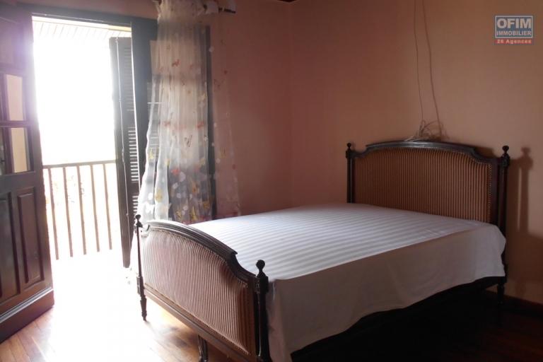 Une villa F4 semi meublée dans une résidence sécurisée à Tanjombato Antananarivo