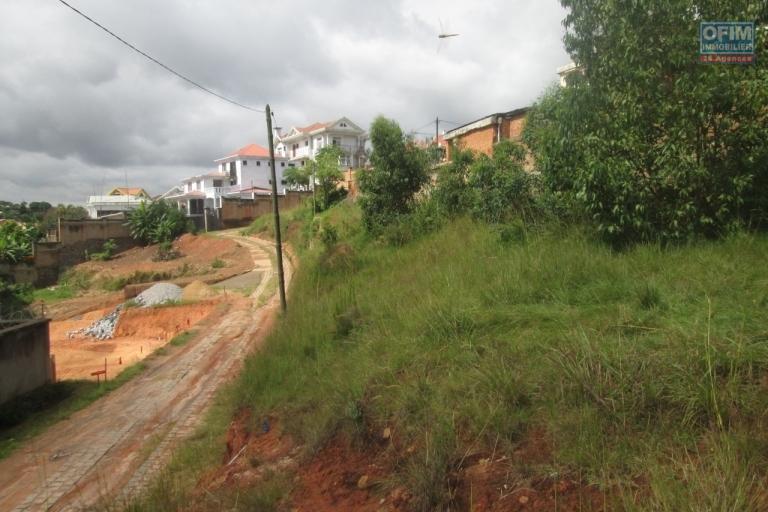 A vendre, un beau terrain de 1250 m2 dans le quartier résidentiel d'Ambohitrarahaba- Antananarivo