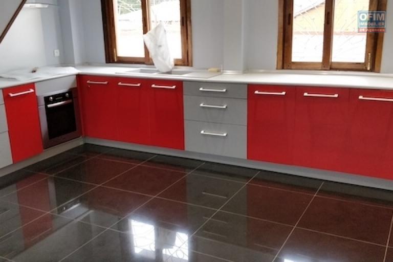 villa f4 &agrave; vendre &agrave; Ambatolampy tsimahafotsy. Contact Mr Jacky