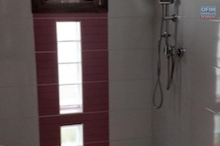 villa f4 &agrave; vendre &agrave; Ambatolampy tsimahafotsy. Contact Mr Jacky 0340244304