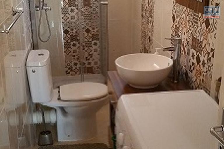 A louer une villa meubl&eacute;e &agrave; &eacute;tage de haut standing type F7 fra&icirc;chement construite au norme sise &agrave;  Ankadindravola &agrave; 5 mn de l'a&eacute;roport Ivato (NON DISPONIBLE)