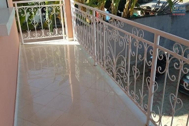 A louer une villa meubl&eacute;e &agrave; &eacute;tage de haut standing type F7 fra&icirc;chement construite au norme sise &agrave;  Ankadindravola &agrave; 5 mn de l'a&eacute;roport Ivato (NON DISPONIBLE)