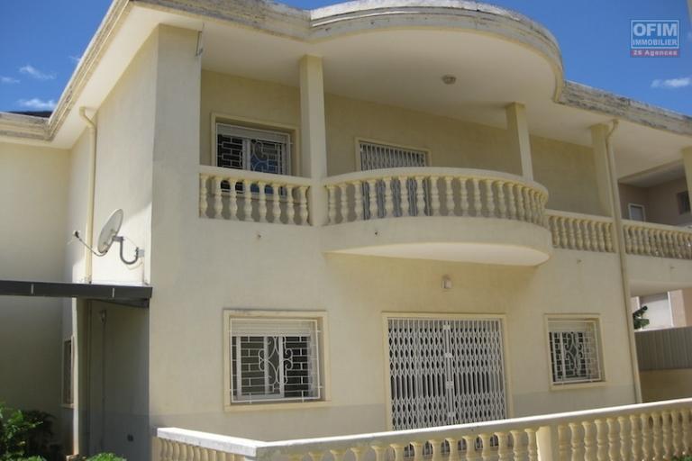 A louer une spacieuse villa à étage F6 dans un quartier calme et sécurisé à Ankadindravola Ivato