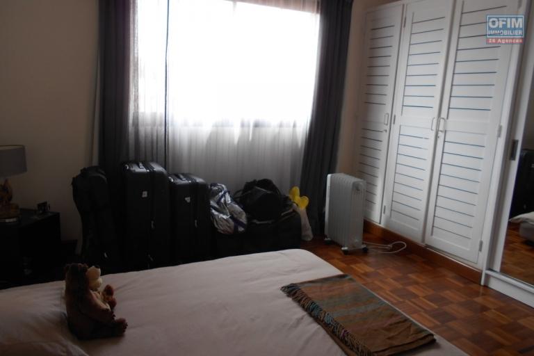 A louer un appartement de type T3 dans un immeuble sécurisé à Ambatobe Antananarivo
