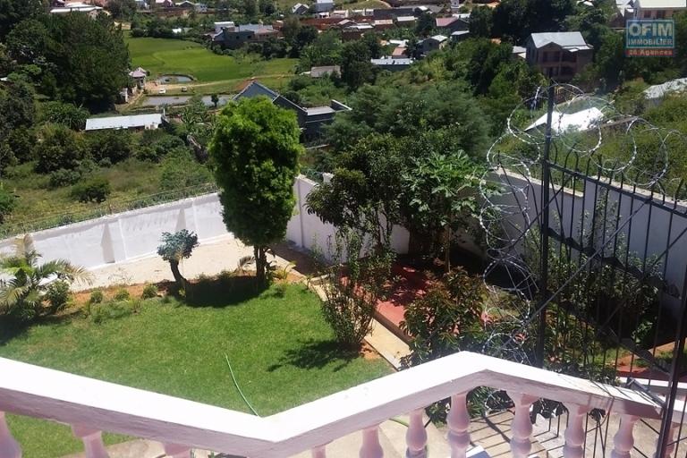 A louer une villa F6 à étage à Manjaka Ilafy Antananarivo
