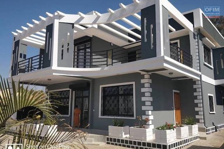A vendre une villa F5 de standing neuve  avec 170 M2 habitable et vue magnifique  sur ivato. Contact Mr Jacky
