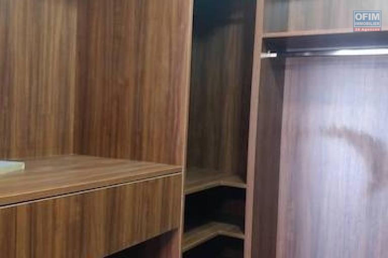 A vendre une villa F5 de standing neuve  avec 170 M2 habitable et vue magnifique  sur ivato. Contact Mr Jacky 034 02 443 04