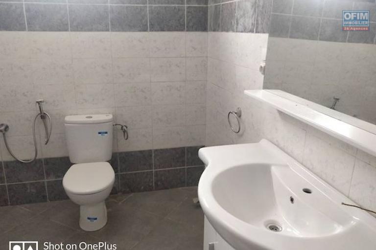 A vendre une villa F5 de standing neuve  avec 170 M2 habitable et vue magnifique  sur ivato. Contact Mr Jacky