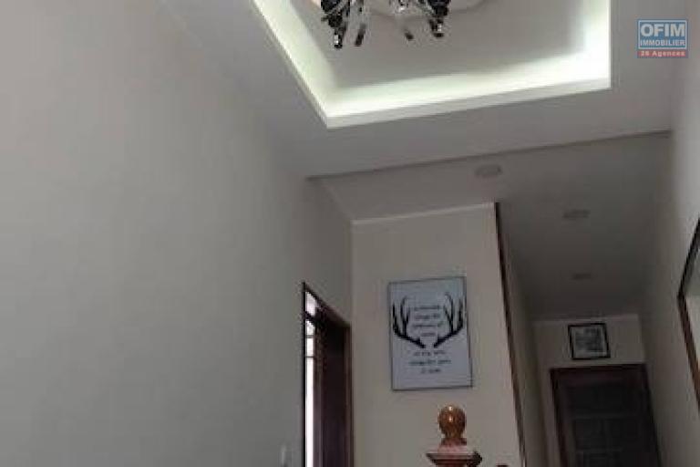 A vendre une villa F5 de standing neuve  avec 170 M2 habitable et vue magnifique  sur ivato. Contact Mr Jacky 034 02 443 04