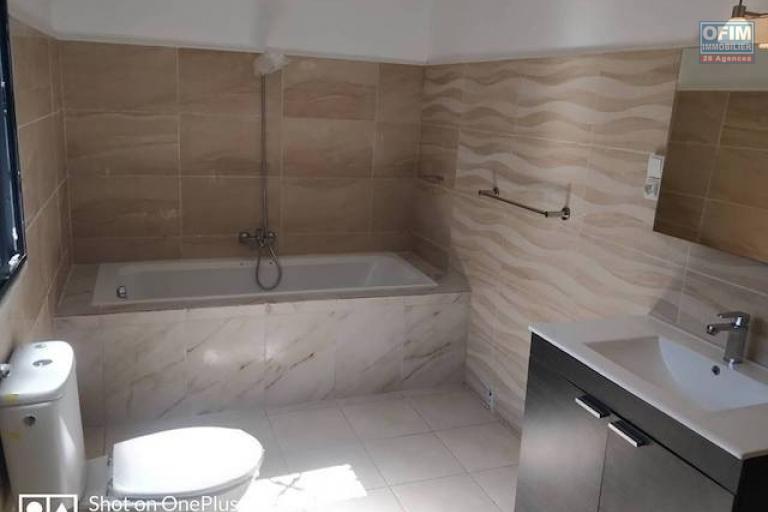 A vendre une villa F5 de standing neuve  avec 170 M2 habitable et vue magnifique  sur ivato. Contact Mr Jacky 034 02 443 04