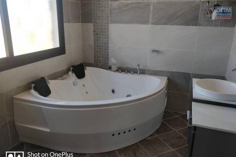 A vendre une villa F5 de standing neuve  avec 170 M2 habitable et vue magnifique  sur ivato. Contact Mr Jacky