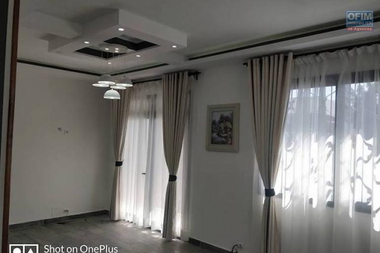 A vendre une villa F5 de standing neuve  avec 170 M2 habitable et vue magnifique  sur ivato. Contact Mr Jacky 034 02 443 04