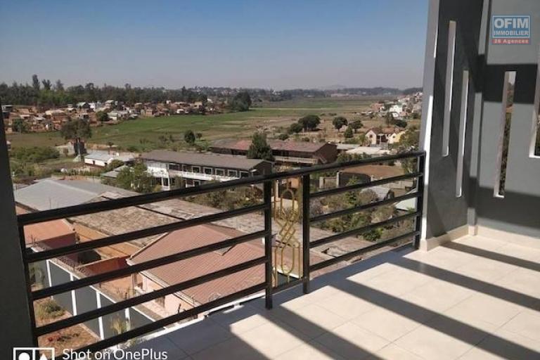 A vendre une villa F5 de standing neuve  avec 170 M2 habitable et vue magnifique  sur ivato. Contact Mr Jacky 034 02 443 04