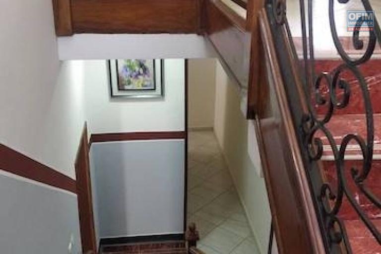 A vendre une villa F5 de standing neuve  avec 170 M2 habitable et vue magnifique  sur ivato. Contact Mr Jacky 034 02 443 04