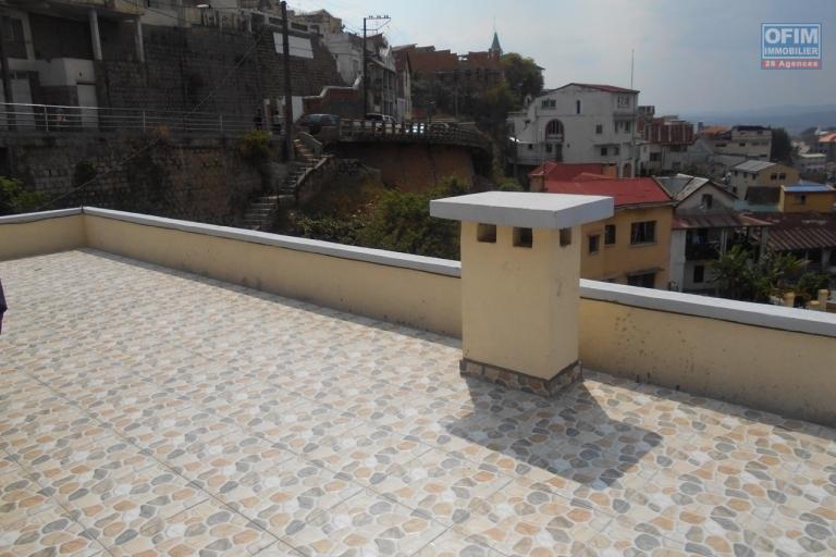 A louer un immeuble sur 4 niveaux à Ambatovinaky Antananarivo