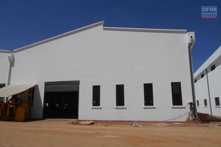 OFIM offre en location un entrep&ocirc;t neuf de 5000m2 &agrave; Anosizato ( LOUE ) CONTACT LALAINA