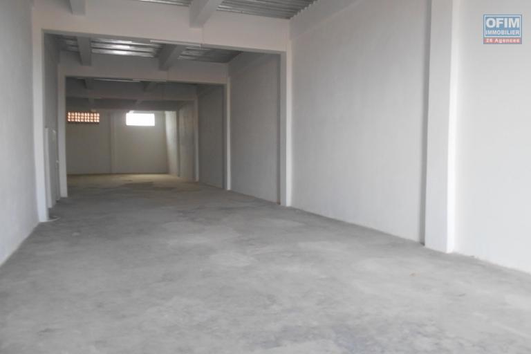 Entrepôt de 500m2 à Anosizato Antananarivo