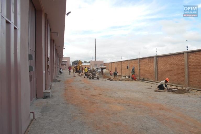 Entrepôt de 500m2 à Anosizato Antananarivo